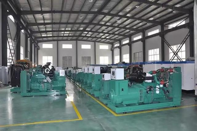 云南發(fā)電機(jī)組廠家：整套的大型柴油發(fā)電機(jī)組由哪幾個(gè)部分組成？